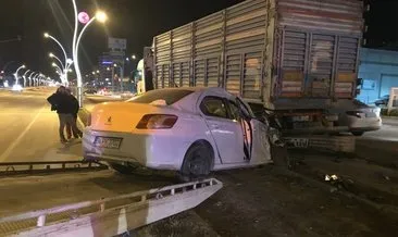 Edirne’de feci kaza! Otomobil park halindeki 2 TIR’a çarptı: 2 yaralı
