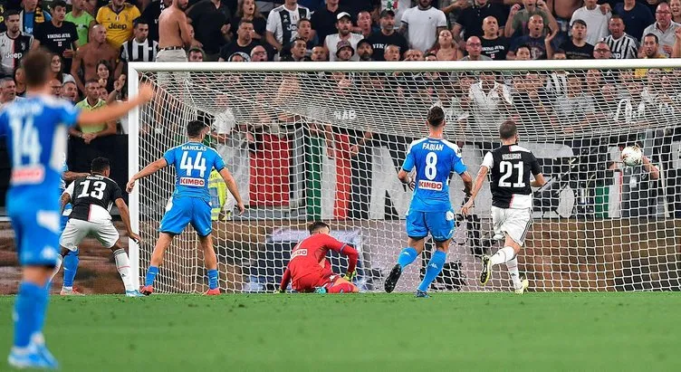 Tarihi Juventus - Napoli maçında Eljif Elmas’ın hatası...
