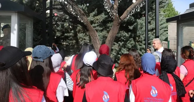 Türkiye’nin dört bir yanından geldiler şehitlikte buluştular