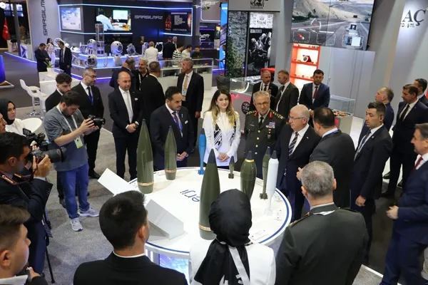 savunma-bakani-gulerden-sinerji-asye-ziyaret-yerli-guce-yakin-takip-1753301160610.jpg