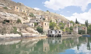 Destanlar yazdırmış