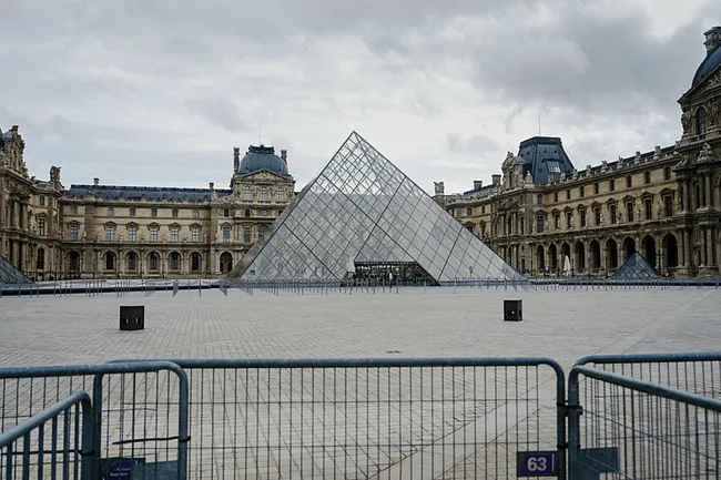 SON DAKİKA… Louvre Müzesi soygunu sonrası dikkat çeken iddia: Çaldıkları paha biçilemez mücevherleri böyle satacaklar!