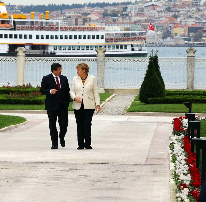 Davutoğlu ve Merkel Dolmabahçe’de görüştü