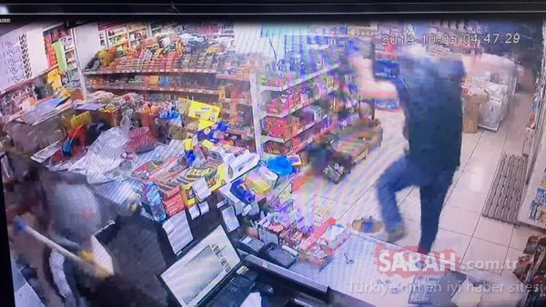 Konya'da marketten yapılan keserli soygun anları güvenlik kameralarına yansıdı