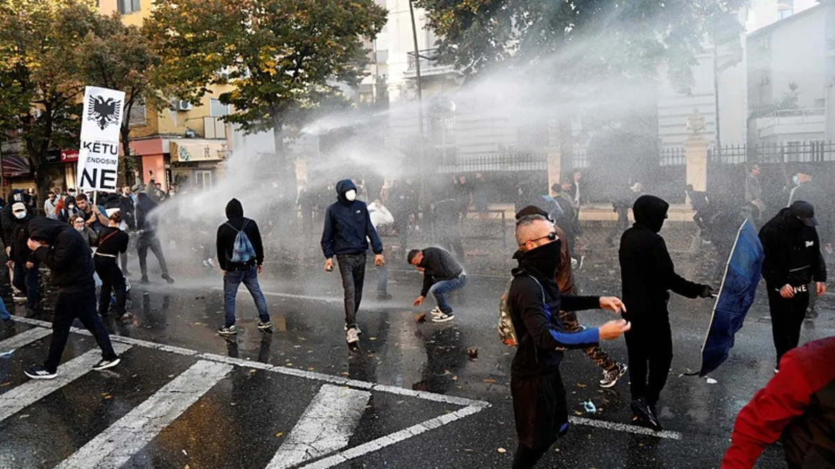 Öğrenci protestoları Arnavutluk’a sıçradı: 23 gözaltı