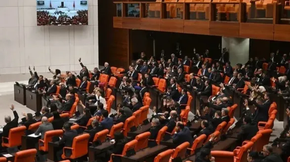 11-yargi-paketi-yasalasti-binlerce-hukumluye-tahliye-yolu-acildi-iste-10-soruda-merak-edilenler-1766651413935.png 11. Yargı Paketi yasalaştı: Binlerce hükümlüye tahliye yolu açıldı! işte 10 soruda merak edilenler