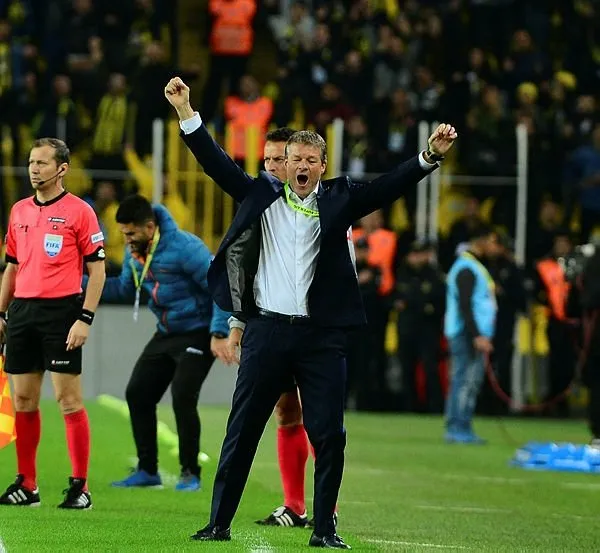 Fenerbahçe’de Koeman, yakın gelecekte ayrılacağını duyurdu