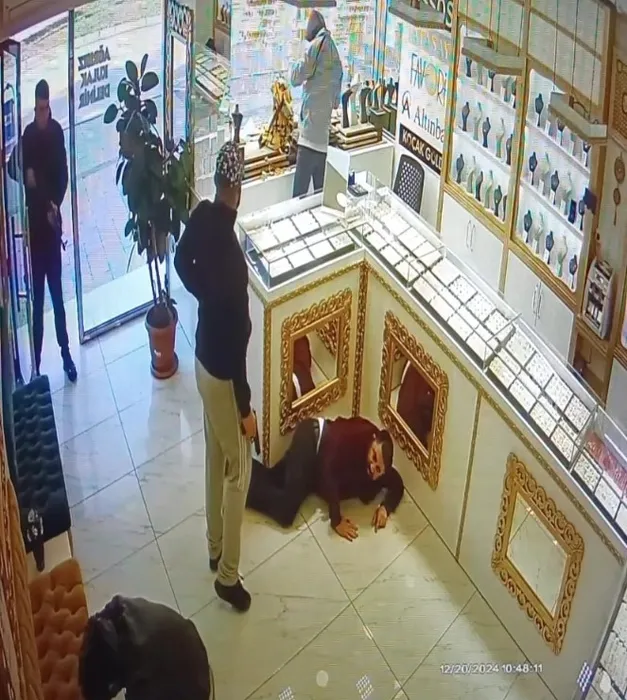 Adana’da film gibi soygun! Evden eve nakliyat kamyonuyla kaçmaya çalıştılar!