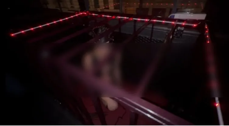 İstanbul’daki gece kulübende şok görüntüler: Kafese koyup kırbaçladılar!