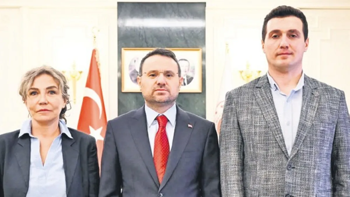 Adalet Bakanı Mumcu ve Oktay Aileleriyle Buluştu: Eski Dosyalara Yeni Bakış