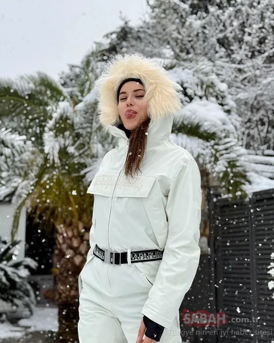 Ünlü oyuncu Fahriye Evcen 5 yaşındaki oğlu Karan’a poz verdi! İşte o eğlenceli paylaşımlar!