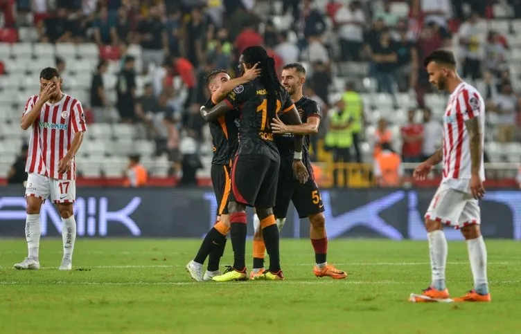 Son dakika Galatasaray haberleri: Galatasaray transfer için peşinden koşmuştu! Alexis Sanchez’in yeni adresi belli oldu…