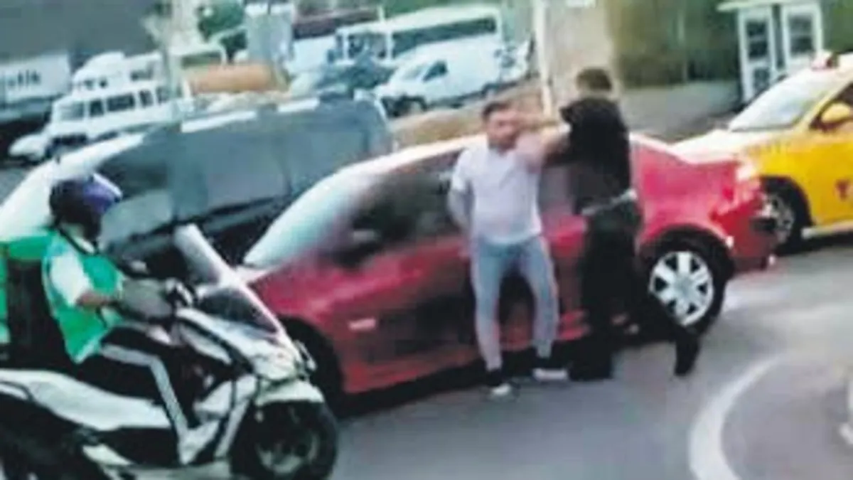 Pendik'te trafik kavgası sonrası iki sürücüye para cezası kesilmesi.