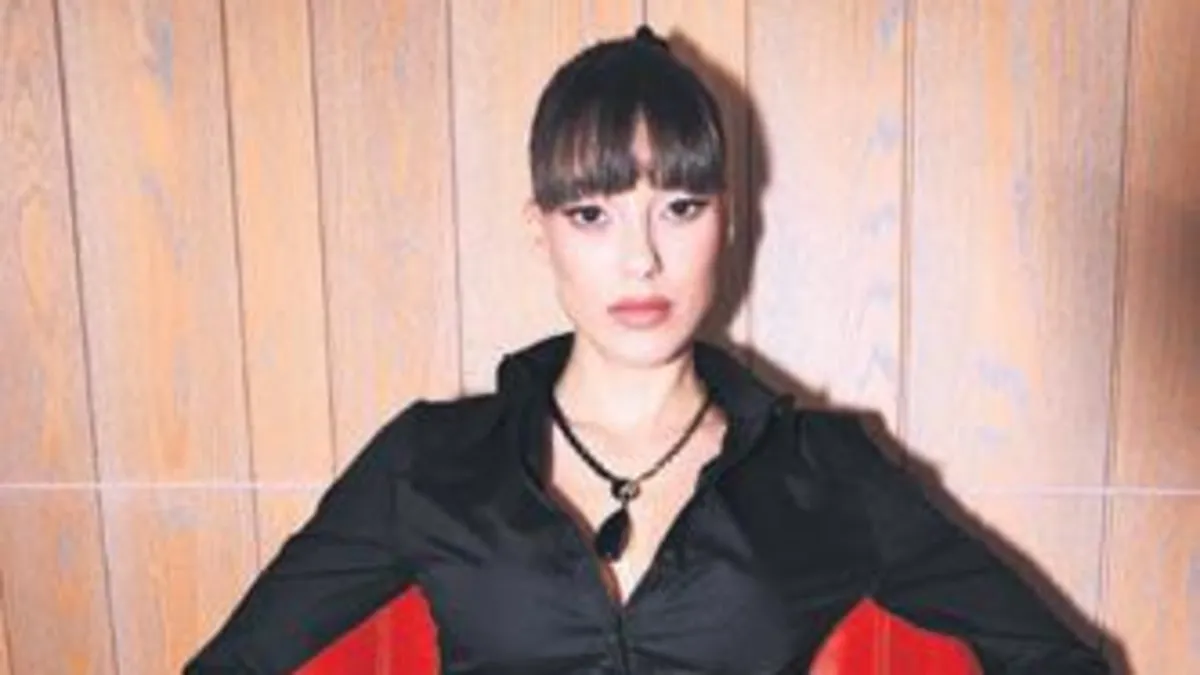 Dilan Çiçek bu aralar çok gözde