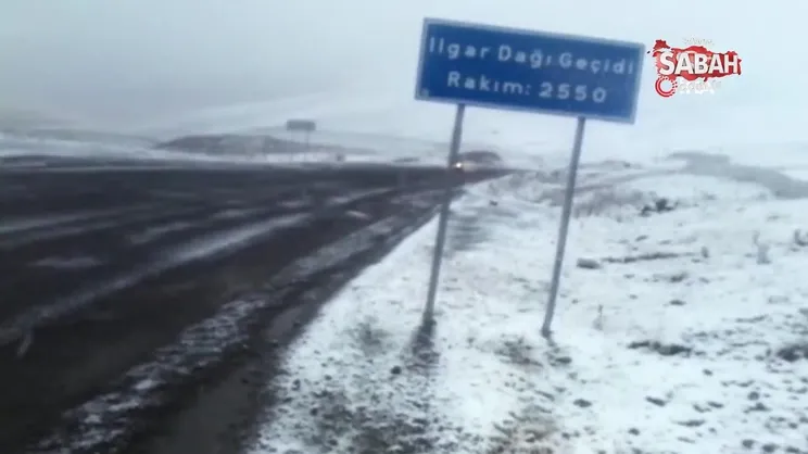 Ardahan'a mevsimin ilk karı yağdı | Video