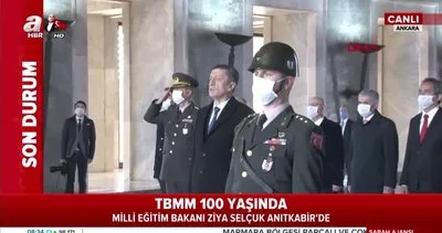 Son dakika: Milli Eğitim Bakanı Ziya Selçuk, Anıtkabir Özel Defteri’ni imzaladı | Video