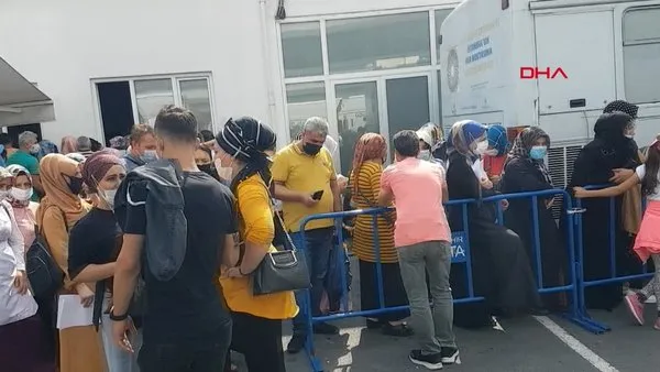 Istanbul Edirnekapi Daki Sosyal Mesafesiz Yardim Kuyrugu Kamerada Video Videosunu Izle Son Dakika Haberleri