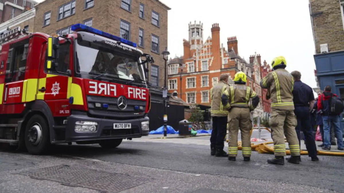 Londra'da bir binada çıkan yangın