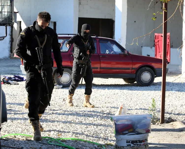 Adana’daki operasyonda polise ateş açtılar! 4 adamıyla saldırı hazırlığındaydı...