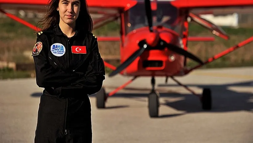 Defne Özcan kırmızı uçağının kokpitinden TIME dergisine uzandı! 'Yılın Kızları' listesine adını altın harflerle bakın nasıl yazdırdı...