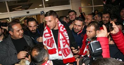 Lukas Podolski Antalyaspor’da! İşte tarihi görüntüler