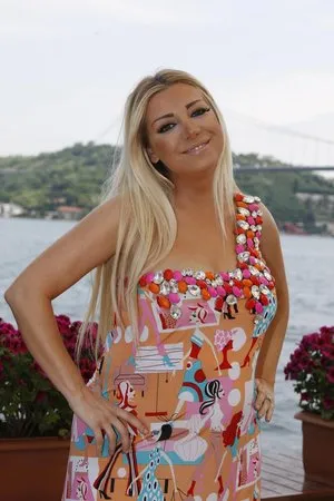 gulsah saracoglu kilolarindan kurtulmak icin bicak altina yatti son dakika magazin haberleri
