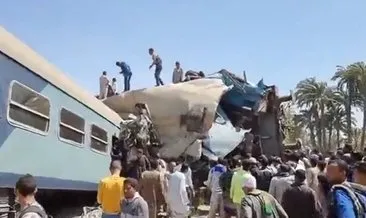 Mısır’da iki tren kafa kafaya çarpıştı: Dehşet anları kamerada!