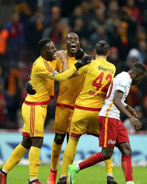 Erman Toroğlu Galatasaray’ı bombaladı