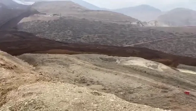 son-dakika-erzincandaki-altin-madeninde-toprak-kaymasi-toprak-altinda-kalan-isciler-var-1707835818009.jpg
