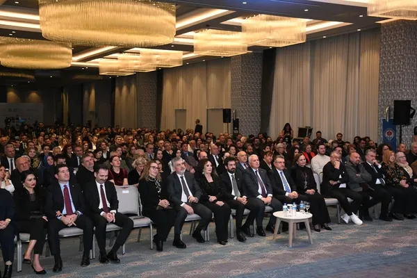 trabzon-film-festivalinde-altin-taka-odulleri-sahiplerini-buldu-1766862276510.jpg