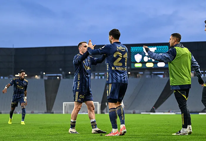 fenerbahce-eyupspor-deplasmaninda-hata-yapmadi-mac-fazlasiyla-lider-1766259129652.jpeg