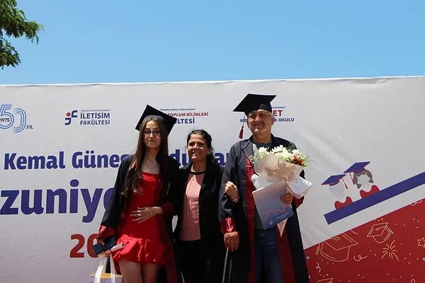 kas-hastaligi-nedeniyle-universiteye-4-yil-boyunca-babasinin-goturdugu-ogrenci-dereceyle-mezun-oldu-1751108977584.jpeg