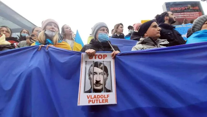 Ukrayna’daki savaşın 8’inci gününde İstanbul’da protestolar sürüyor