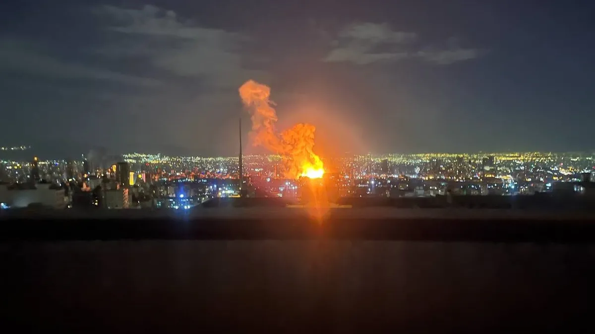 İran’da Radyo ve Televizyon Kurumu binası vuruldu! Yayınlar kesildi İran’da Radyo ve Televizyon Kurumu binası vuruldu! Yayınlar kesildi