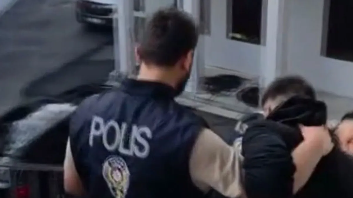 Üsküdar'da uyuşturucu operasyonunda ele geçirilen ajanda.