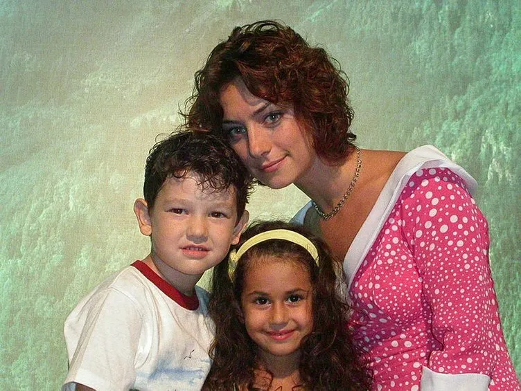 Sanem Çelik, Aliye’de oğlunu oynayan Ayberk Koçar ile 14 yıl sonra aynı pozu verdi