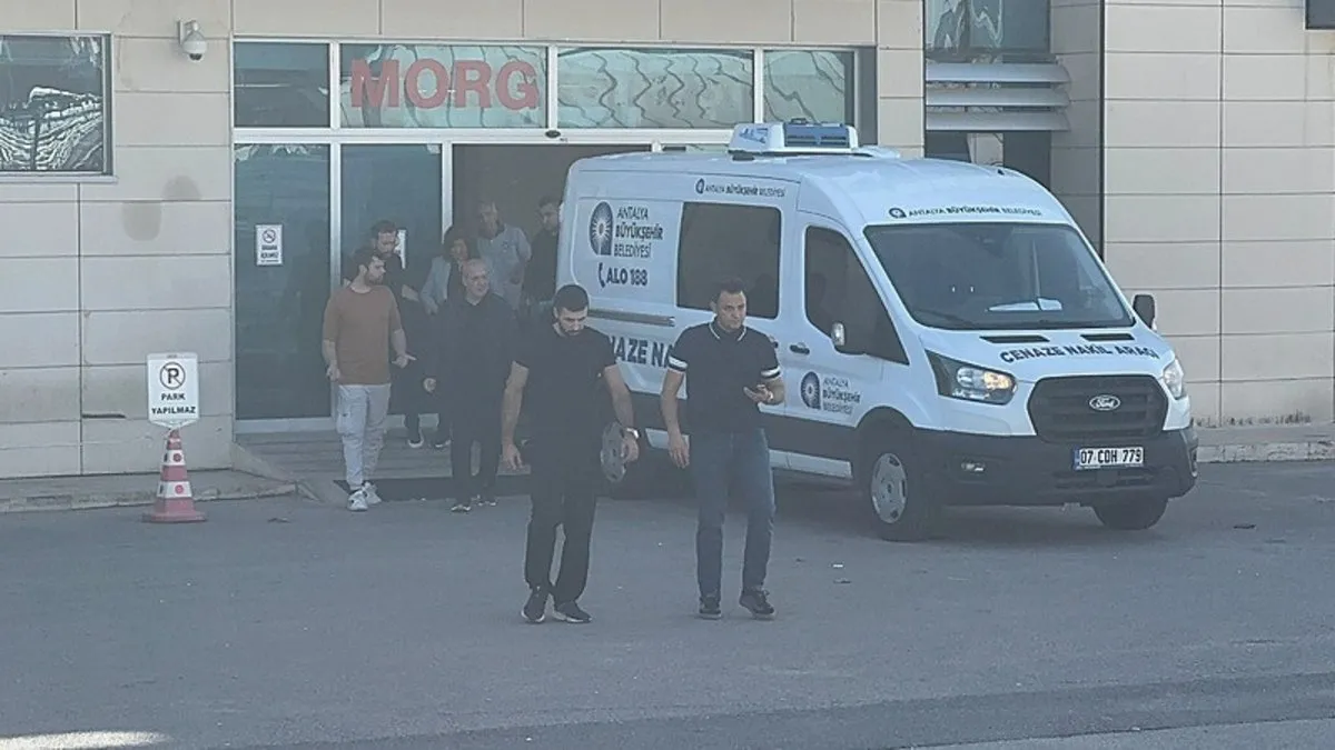 2 hafta sonra düğünü olan Tahsin, ‘otel önünde içki içmeyin’ diye uyardı, bıçaklanarak öldürüldü 2 hafta sonra düğünü olan Tahsin, ‘otel önünde içki içmeyin’ diye uyardı, bıçaklanarak öldürüldü