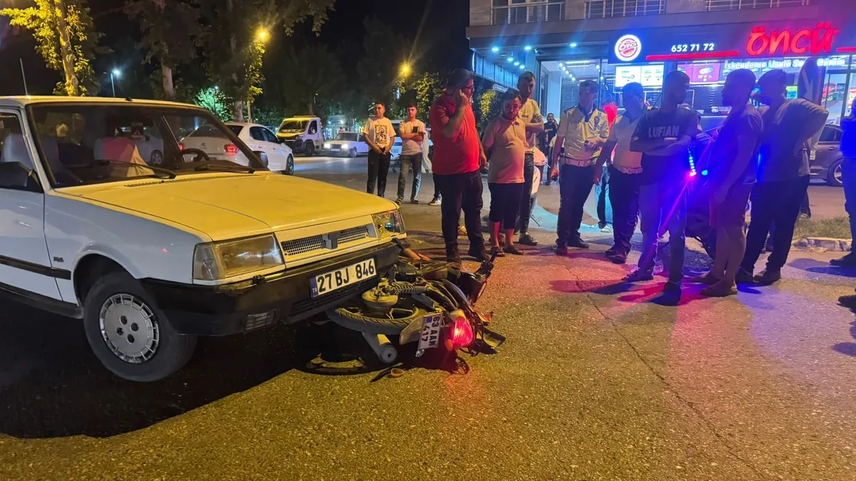 Otomobil ile motosiklet çarpıştı: 1 yaralı Otomobil ile motosiklet çarpıştı: 1 yaralı