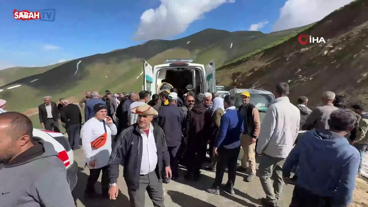 Hakkari’de pancar işçilerini taşıyan minibüs uçuruma yuvarlandı: 1 ölü, 7 yaralı! | Video videosunu izle Hakkari’de pancar işçilerini taşıyan minibüs uçuruma yuvarlandı: 1 ölü, 7 yaralı! | Video videosunu izle