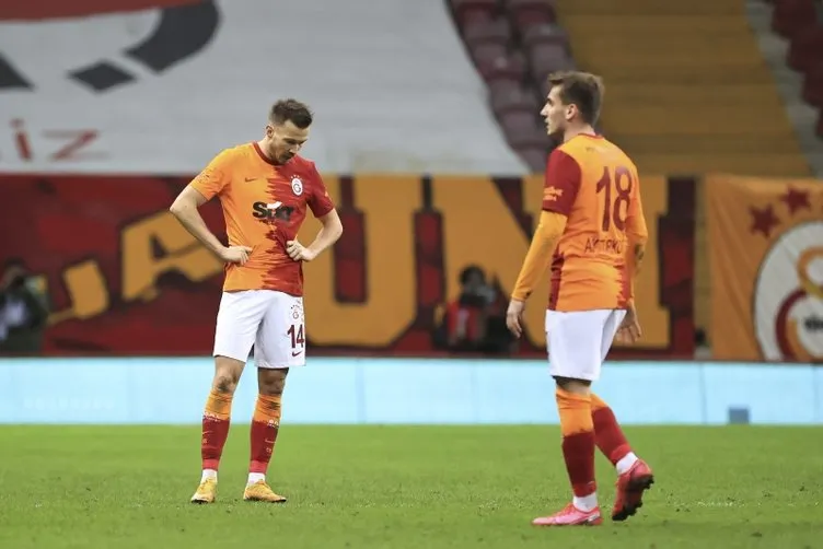 Son dakika: Galatasaray'da ilk ayrılık belli oldu! Fatih Terim biletini kesti, ülkesine dönüyor Son dakika: Galatasaray'da ilk ayrılık belli oldu! Fatih Terim biletini kesti, ülkesine dönüyor