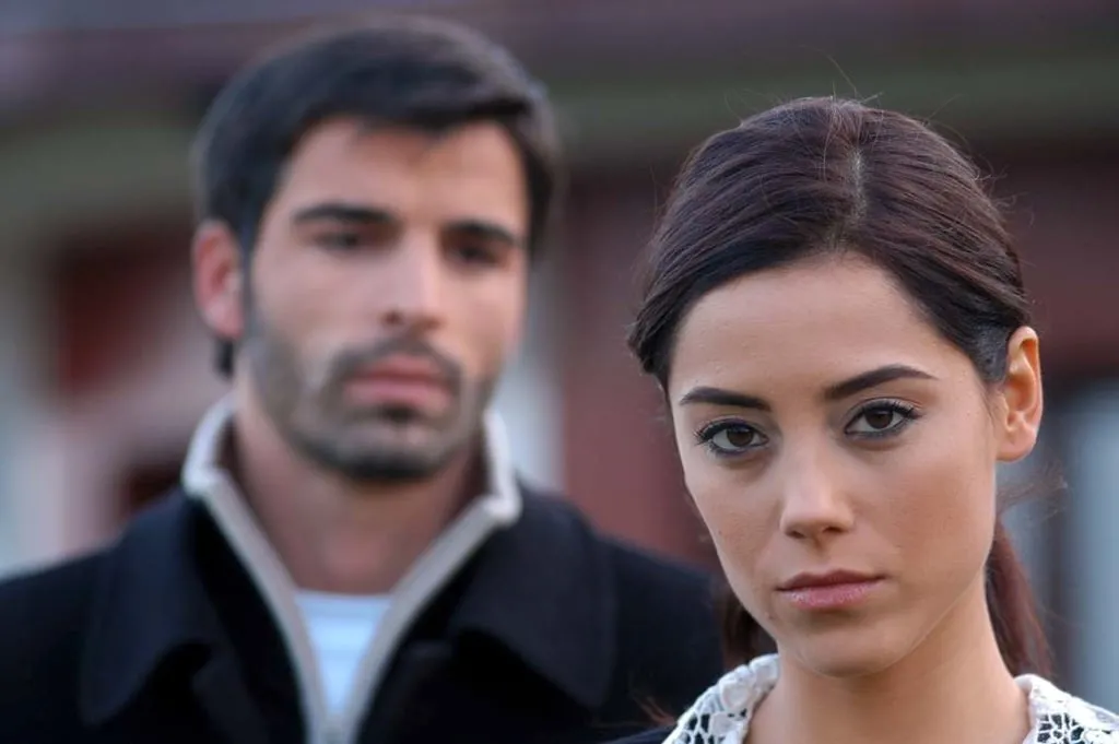 Сыла возвращение домой 2006. Сыла Возвращение домой турецкий сериал. Джансу дере сыла Возвращение домой. Турецкий сериал сила возвращения домой. Турецкий сериал Боран и сыла.