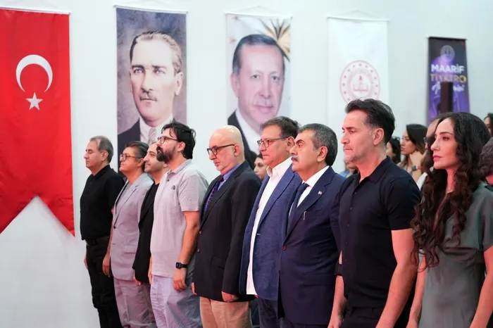 bakan-tekin-sanati-egitim-sureclerinin-ayrilmaz-bir-parcasi-olarak-goruyoruzmaarif-tiyatro-akademisi-ilk-mezun-1782729732930.jpg