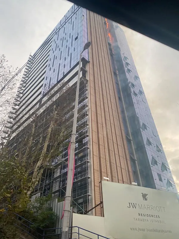 son-dakika-istanbul-sariyerdeki-otel-insaatinda-yangin-alevler-kontrol-altina-alindi-1731747879841.jpeg