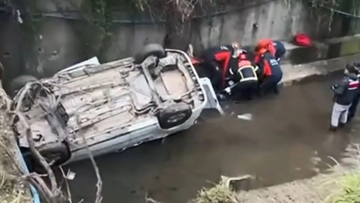 Otomobil dereye uçtu 3 kardeş öldü