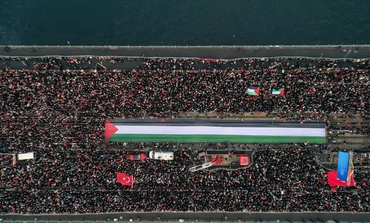 Katil İsrail zulmüne karşı Türkiye tek yürek: Yüzbinler Büyük Filistin Yürüyüşü için Galata Köprüsü’nde buluştu