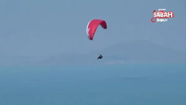 Balıkçı tekneleri göl üzerinde yarıştı