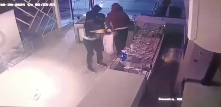 Yer İstanbul Pendik: Kuyumcudan tam 5 milyonluk altın çaldılar!