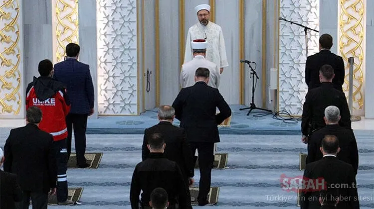 Diyanet İşleri Başkanı Ali Erbaş kısıtlı sayıda cemaatle bayram namazı kıldı
