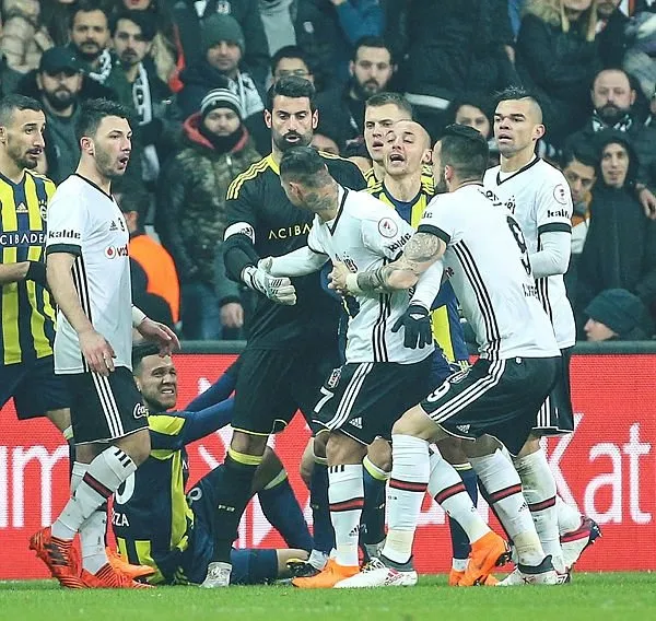 Beşiktaş - Fenerbahçe derbisi Avrupa basınında!