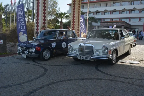 ayvalikta-klasik-otomobillerin-27-bati-anadolu-rallisi-heyecani-1748092738894.jpg